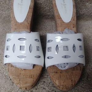 Eric Javits Size 8 White Wedge Shoes
